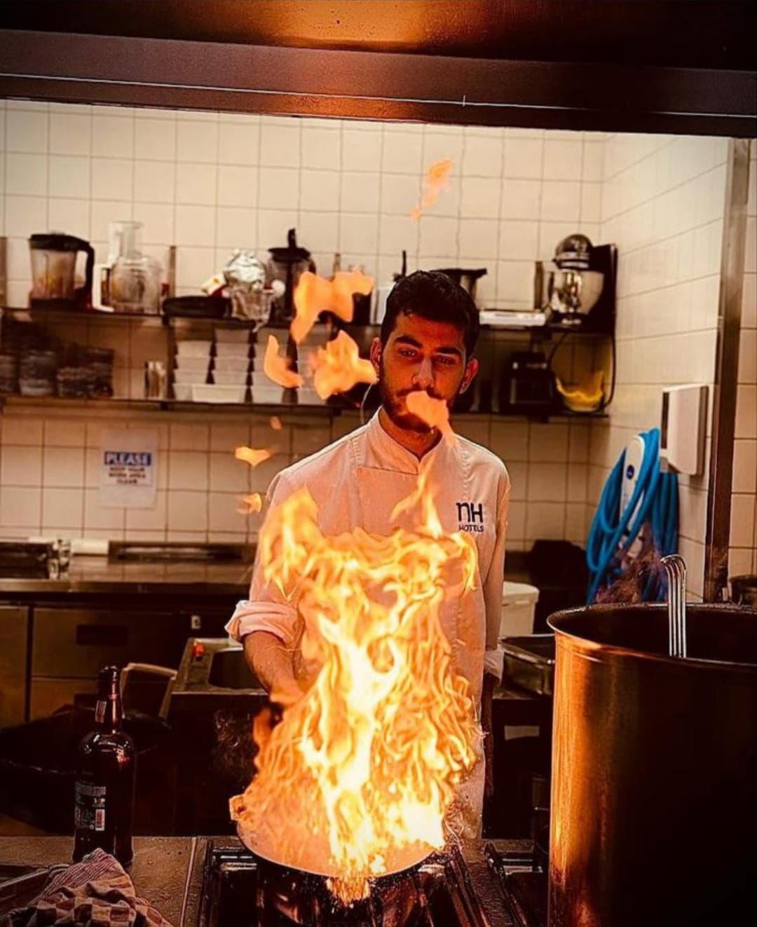 Chef Ewout Haex aan het flamberen